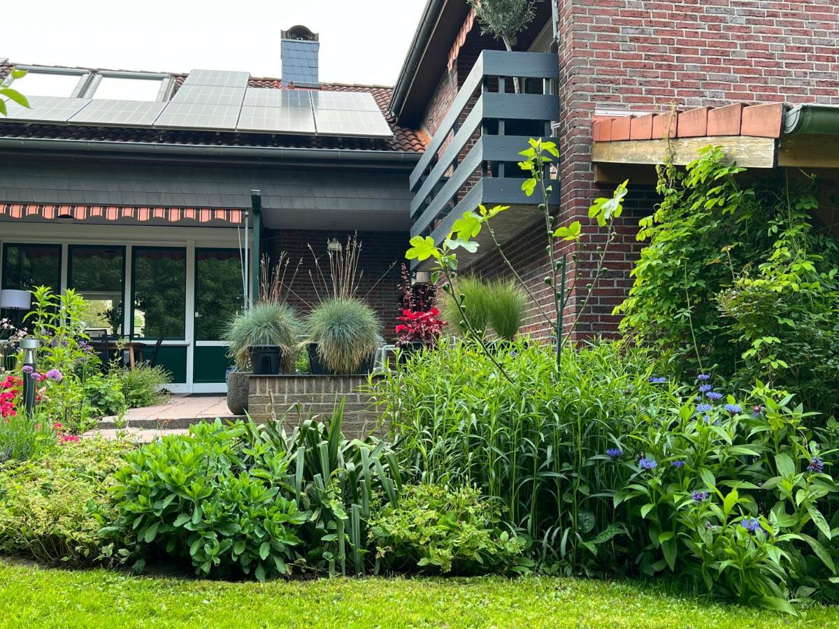 Aussergewoehnliches Haus Mit Sauna, Kamin Und Garten Wilhelmshaven Bagian luar foto